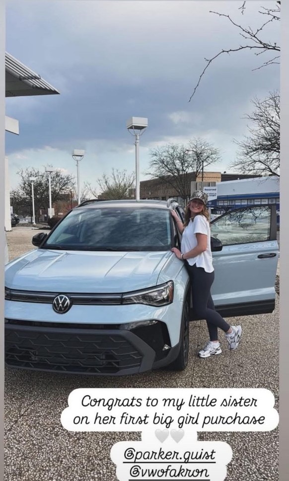 Customer with a Volkswagen SUV